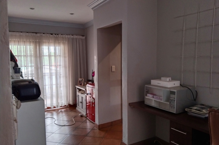 5 Bedroom Property for Sale in Meerhof North West